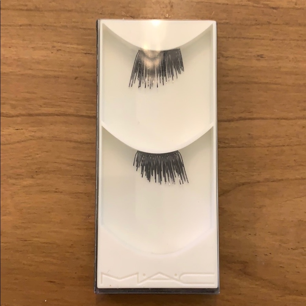 MAC Cosmetics LE 37 Eyelashes